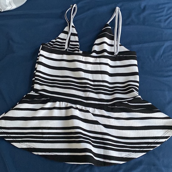 🎉2/$20 Super cute striped peplum top - Picture 3 of 5
